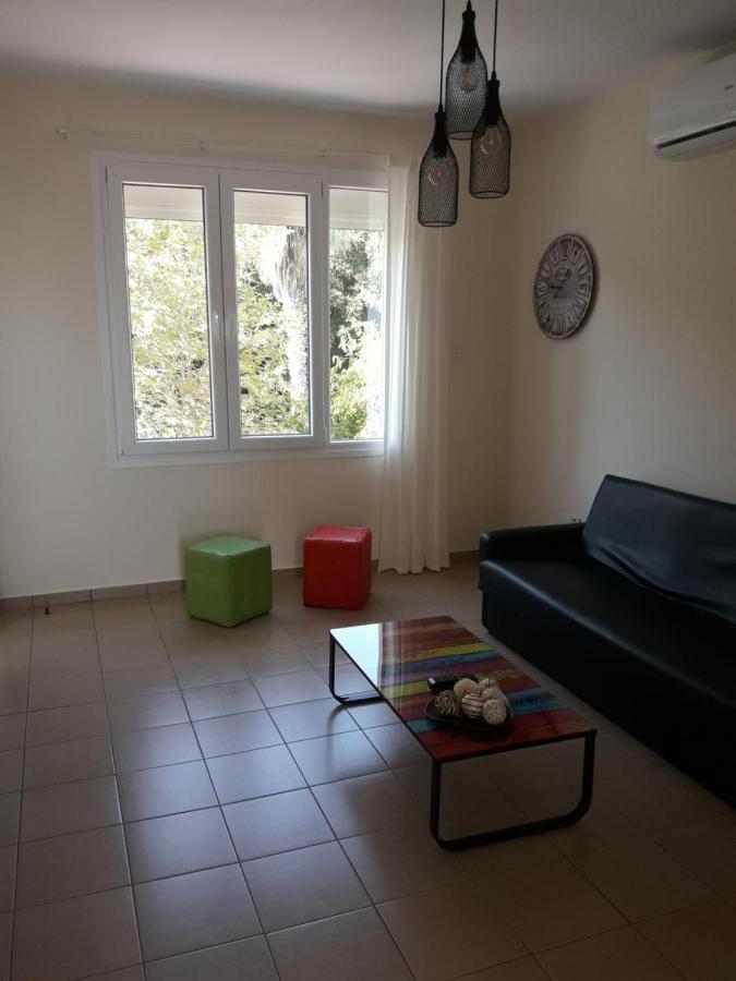 Poseidono'S Apartment Paphos Extérieur photo