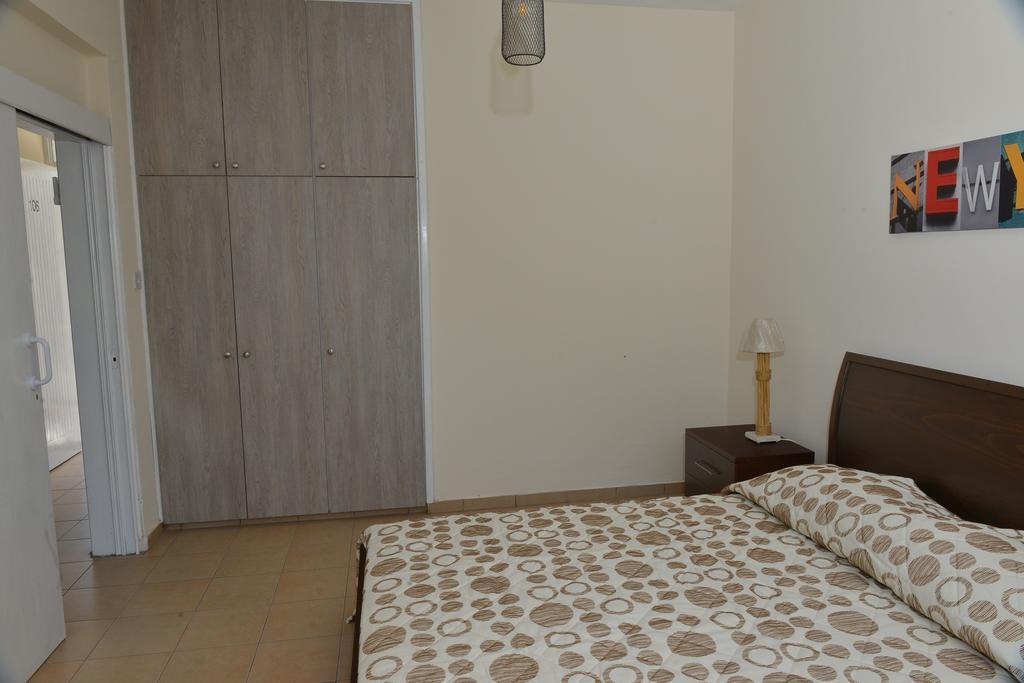 Poseidono'S Apartment Paphos Extérieur photo